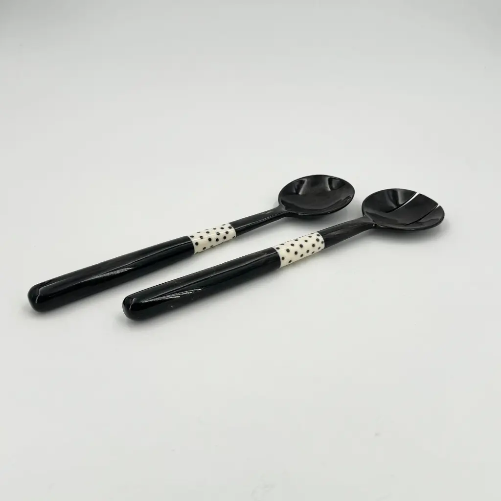 Jeu de couverts à salade en corne de zébu - Modèle GM Manche rond fond blanc 