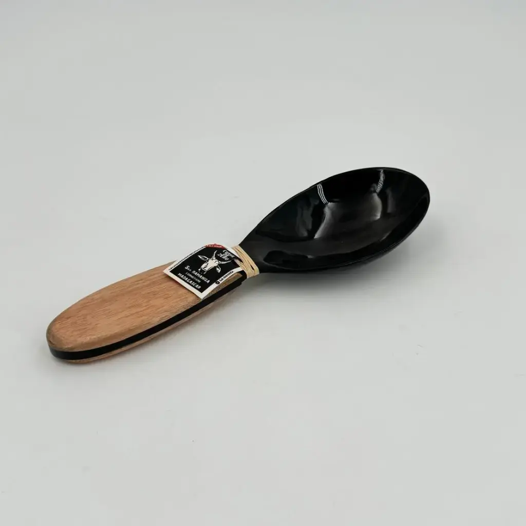 [CZCR-BS023C] Cuillère à riz en corne de zébu - Corne et bois - 22cm.webp