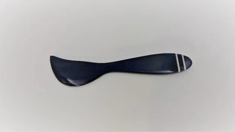[CZTA-2B012C] Tartineur en corne de zébu - 2 bandes - 12cm.webp