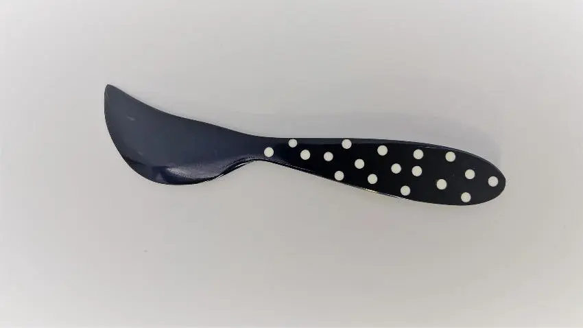 [CZTA-PP012C] Tartineur en corne de zébu - A pois - 12cm.webp