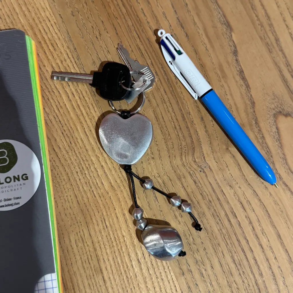 Porte clé en aluminium recyclé - Modèle Cœur  finition alu brossé - Env. 12 cm / 35 g