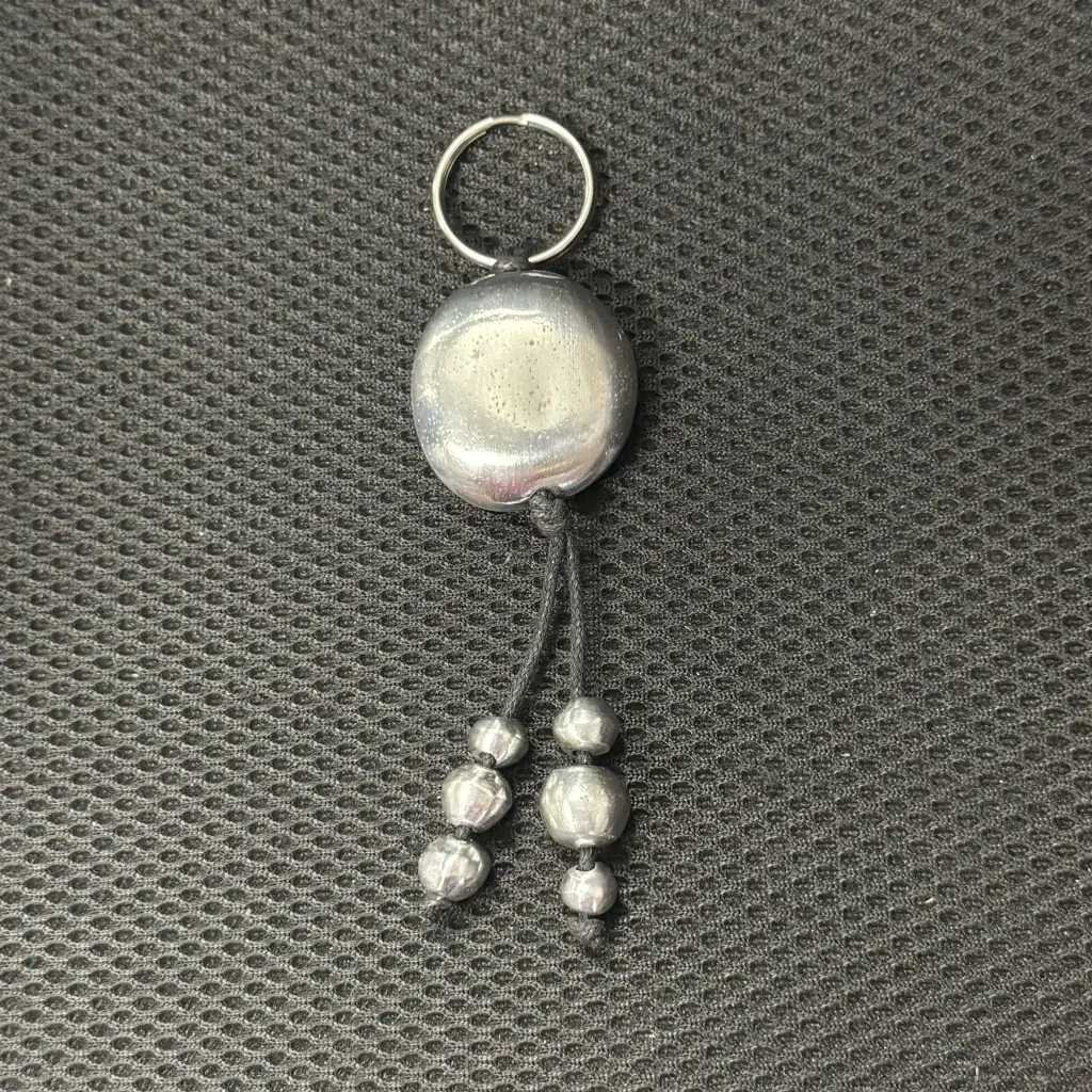 Porte clé en aluminium recyclé - Modèle Perle finition alu brossé - Env. 12 cm / 35 g