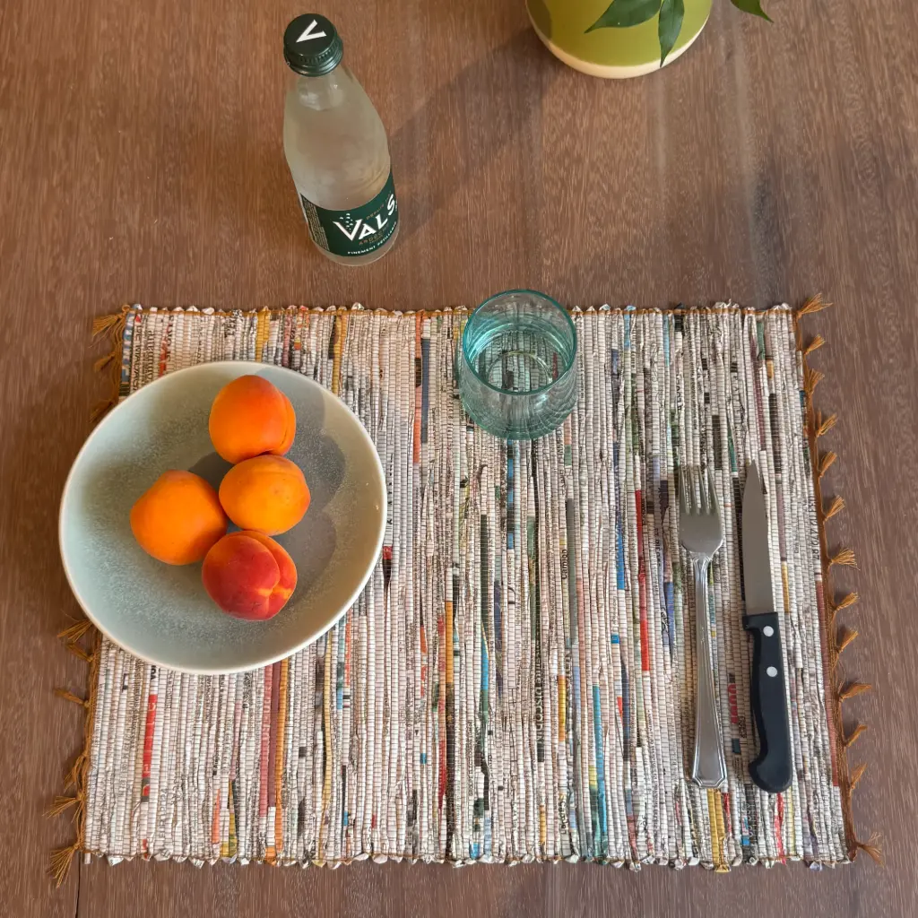 [PMST-OR044J] Set de table en papier recyclé - Modèle tissé Origine finition papier journal - Env. 44 cm / 40 g