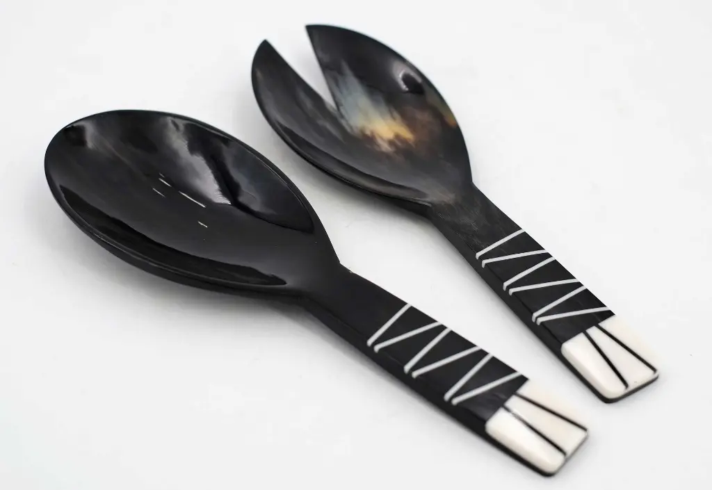 Jeu de couverts à salade en corne de zébu - Modèle Zig Zag finition poli & lustré - Env. 20 cm / 1 g