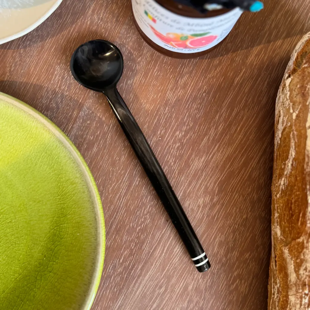 Cuillère en corne de zébu - A 2 bandes - 18cm