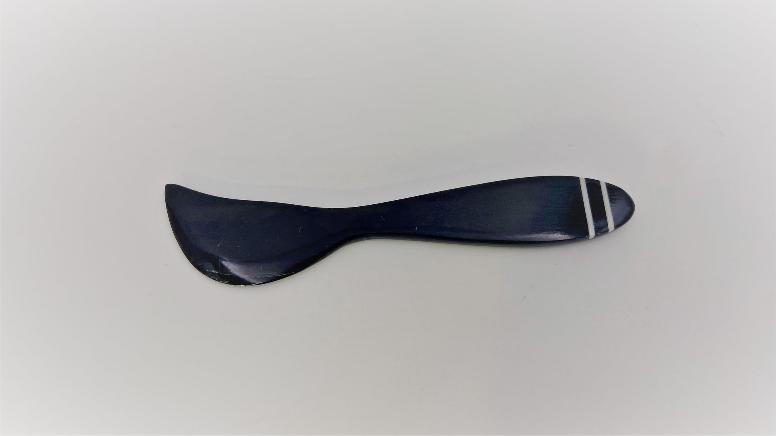 Tartineur en corne de zébu - Modèle à 2 bandes finition poli & lustré - Env. 12 cm / 1 g