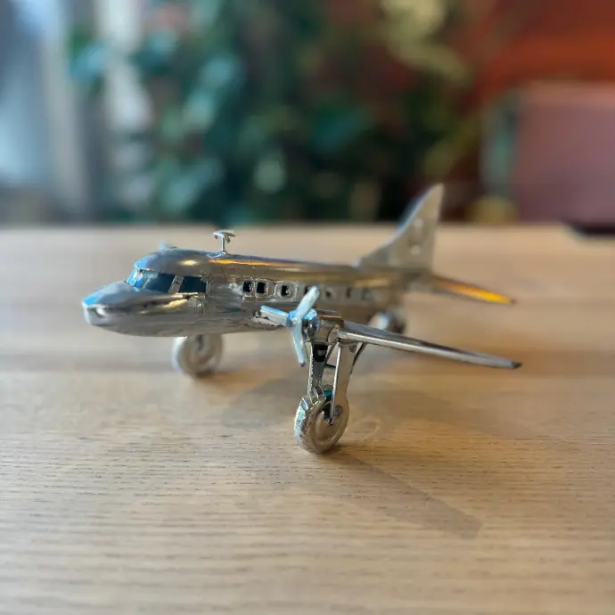 Maquette en canettes recyclées - Modèle Avion DC3 finition couleurs variées - Env. 18 cm / 120 g