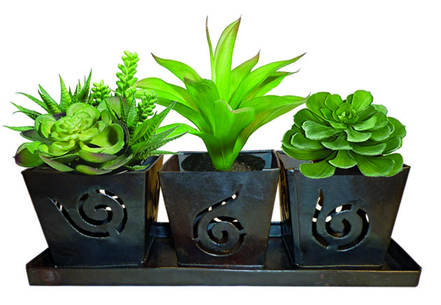 Pots de fleurs en métal recyclé - 3 Gobelets sur plateau noir
