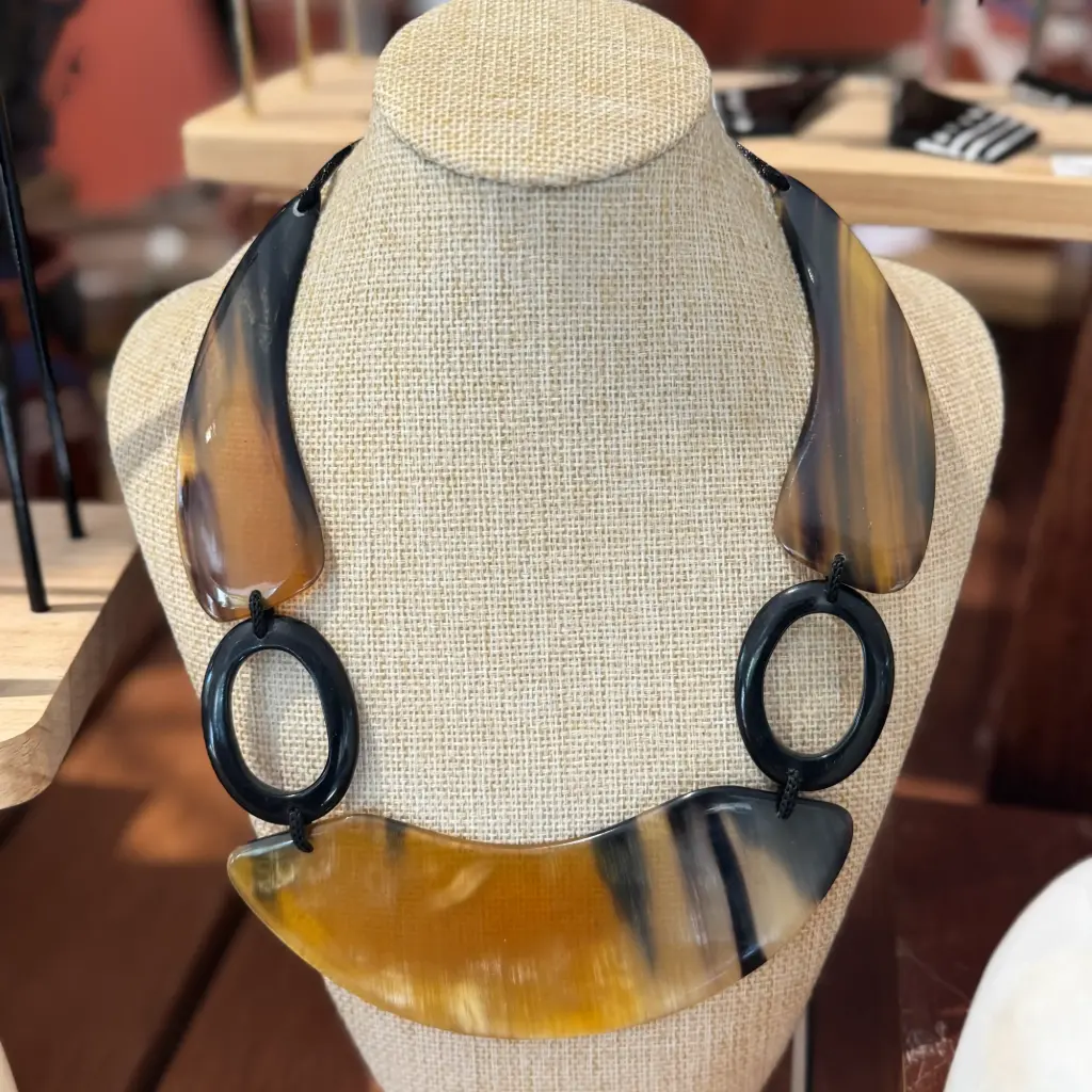 [CZCL-YE016C] Collier ajustable Yeux en corne de zébu