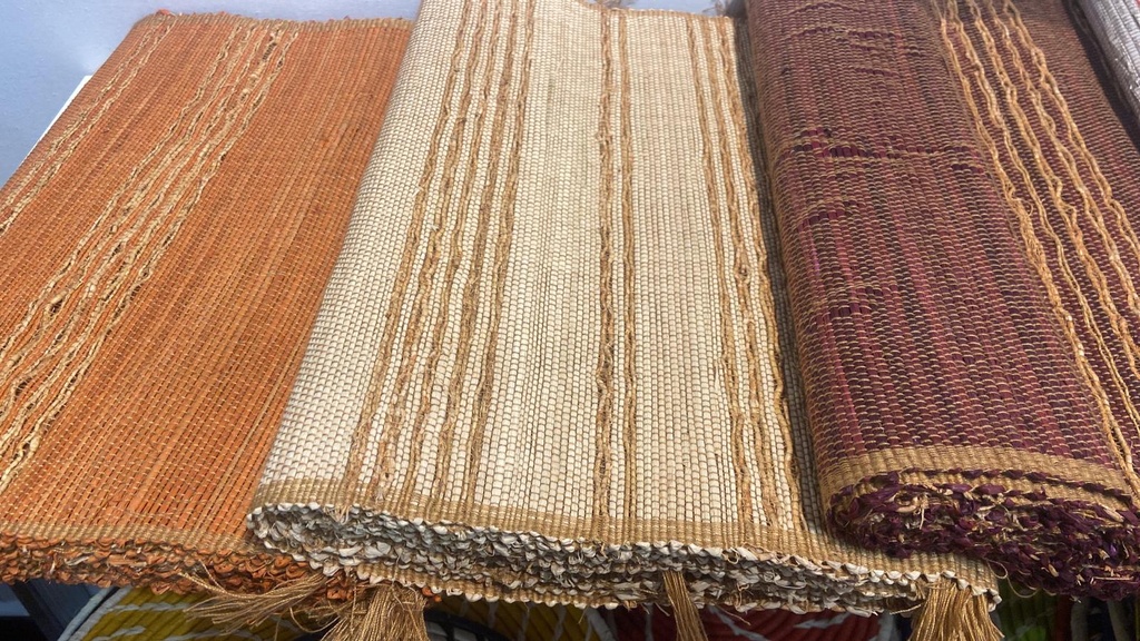 Chemin de table en raphia + vétiver - Modèle camarel finition fibre naturelle