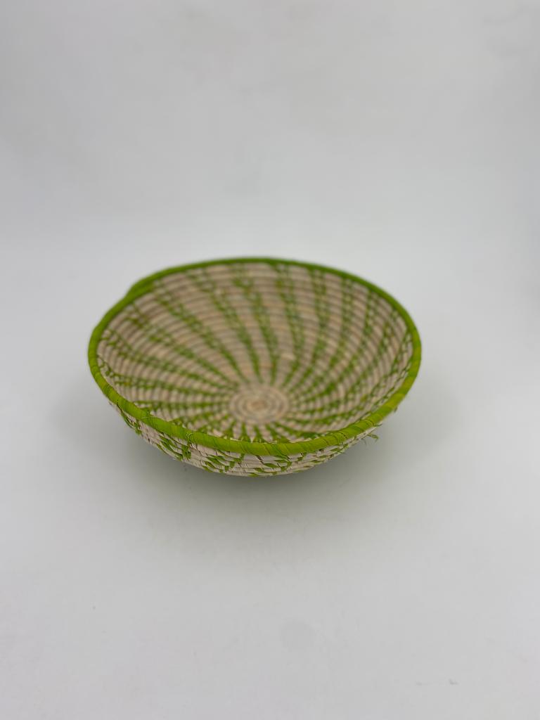 [RACB-AN018N] Corbeille en raphia - Spirales vertes anis sur fond naturel (18 cm)