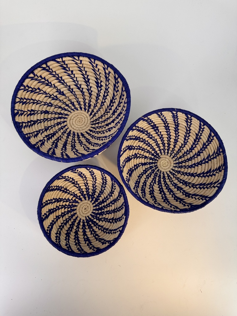 Corbeille circulaire en raphia - Motifs spirale en fibre bleue sur fond raphia naturel - 3 tailles