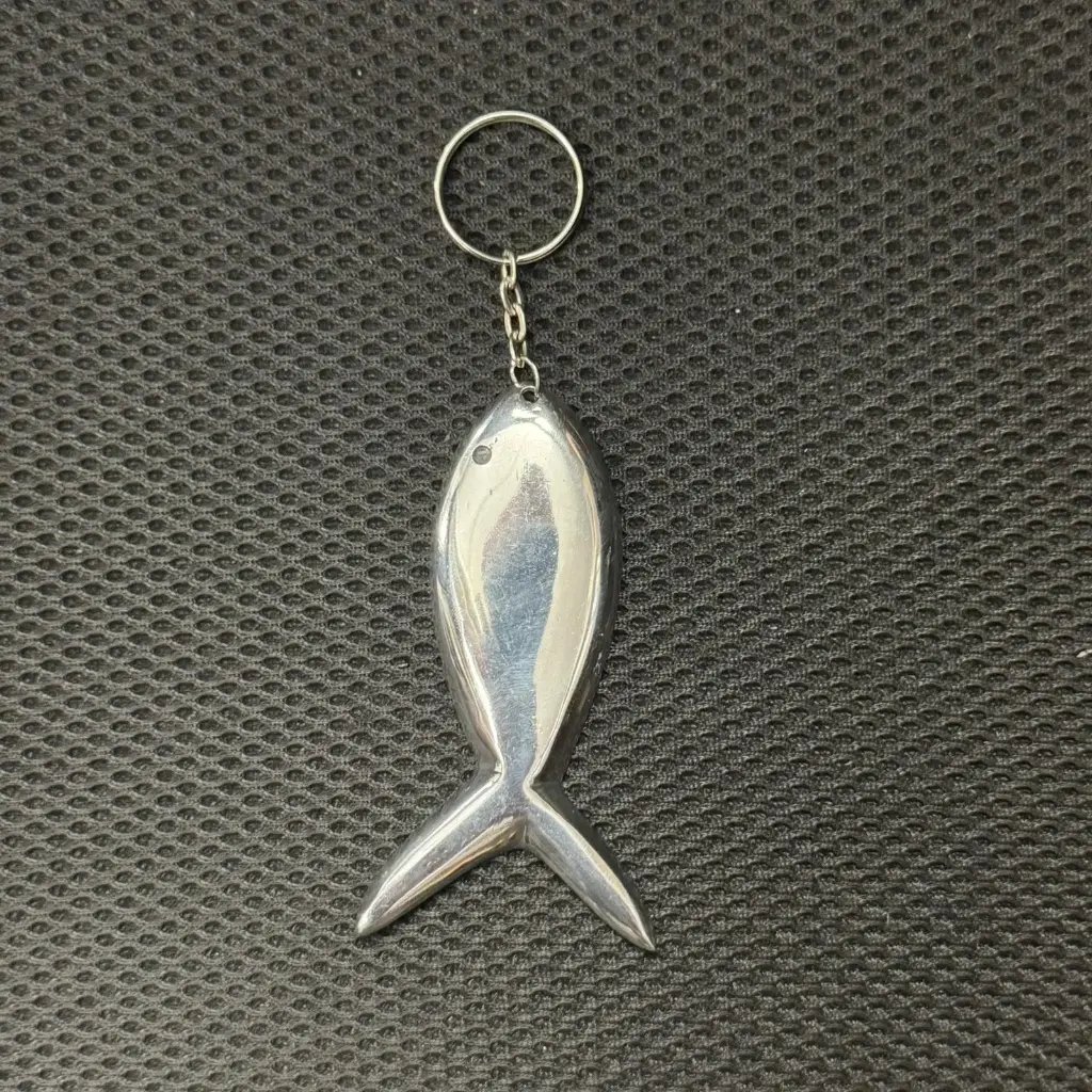 Porte clé en aluminium recyclé - Sardine finition alu brossé - 15 cm 