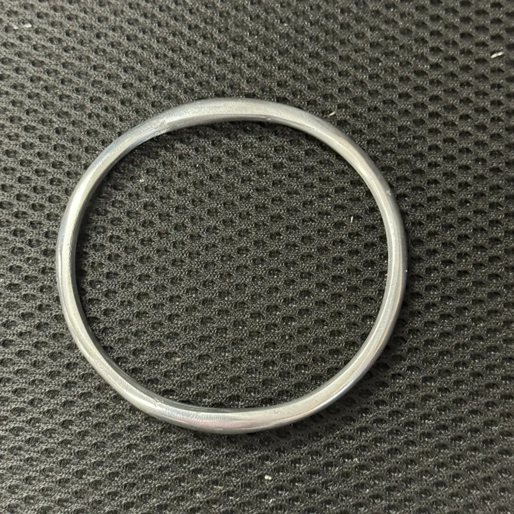 Bijoux en aluminium recyclé - Bracelet jonc fermé finition alu brossé -  D 8 cm
