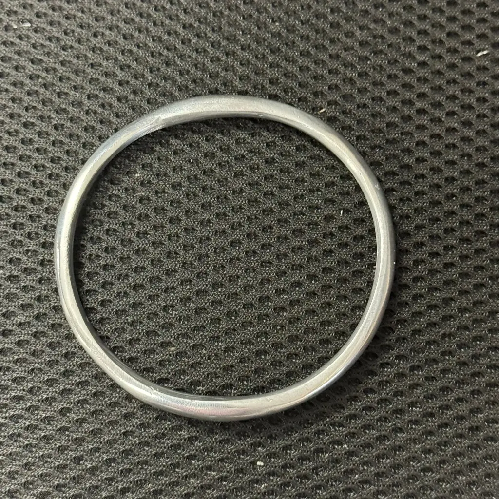 Bijoux en aluminium recyclé - Bracelet jonc fermé finition alu brossé -  D 8 cm
