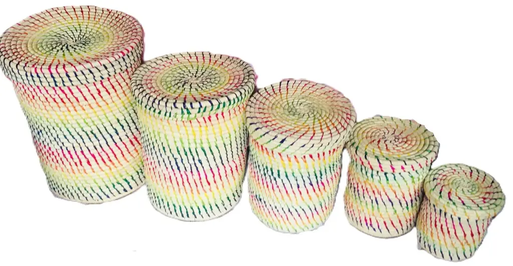Jeu de 5 paniers gigogne cylindriques en raphia
