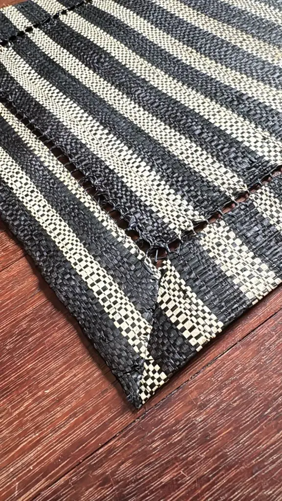 Set de table en raphia Noir et Blanc - modèle B - 30x45cm