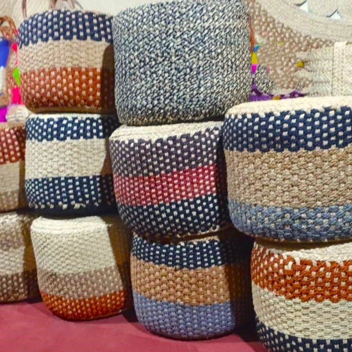 Pouf en raphia coloré PM