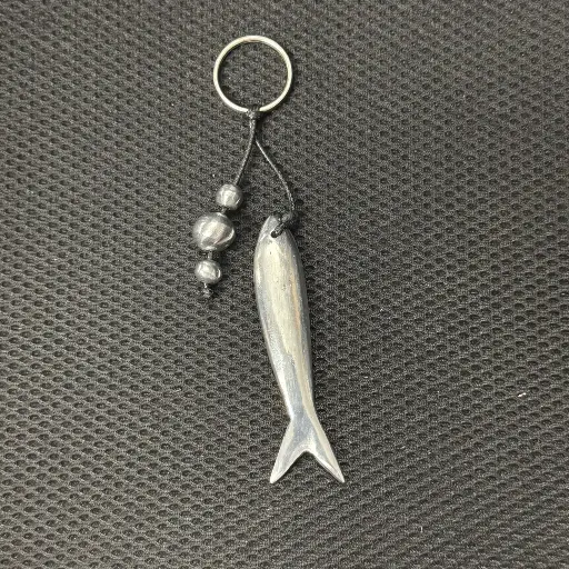 [ALPC-SA015A] Porte clé en aluminium recyclé - Sardine finition alu brossé - 15 cm 
