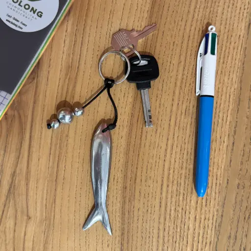 [ALPC-SA015A] Porte clé en aluminium recyclé - Sardine finition alu brossé - 15 cm 