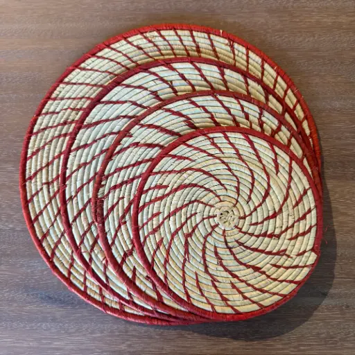 Dessous de plat en raphia - Bordeaux sur fibre naturelle