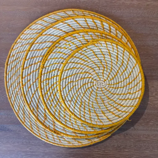Dessous de plat en raphia - Jaune tournesol sur fibre naturelle