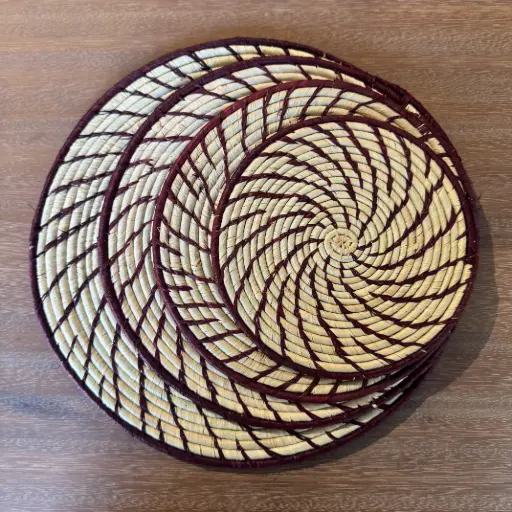 Dessous de plat en raphia - Marron sur fibre naturelle