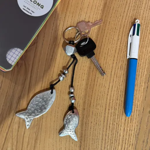 [ALPC-PS012A] Porte clé en aluminium recyclé - Modèle Double Poisson