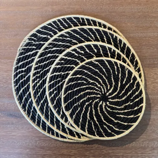Dessous de plat en raphia - Fibre naturelle sur noir