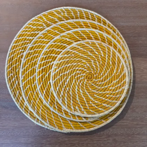 Dessous de plat en raphia - Fibre naturelle sur jaune tournesol 