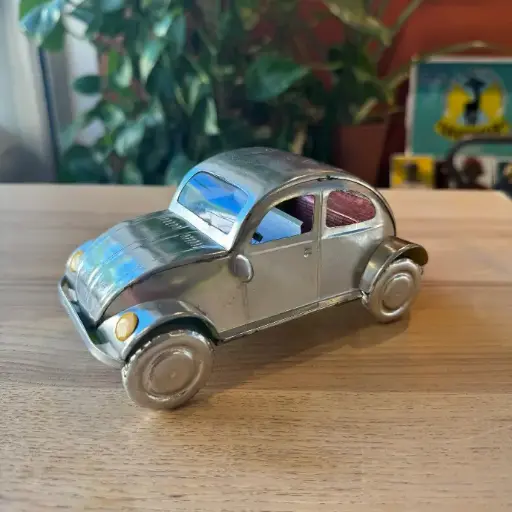[KKMA-CC018B] [KKMA-CC018V] Maquette en canettes recyclées - Modèle Voiture VW Coccinelle PM