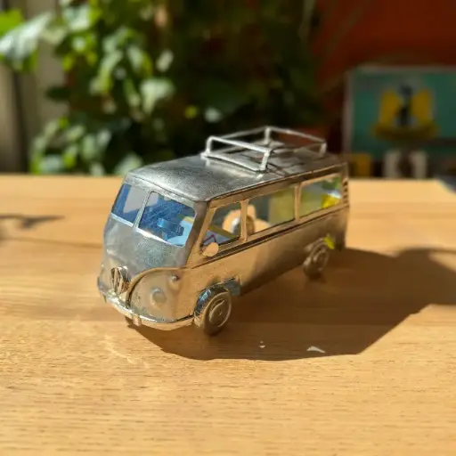 [KKMA-VW018B] Maquette en canettes recyclées - Modèle Van combi VW - finition métal blanc