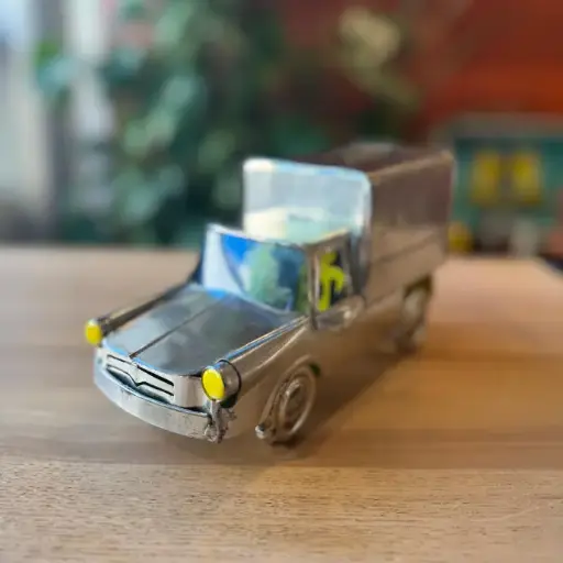[KKMA-PG018B] Maquette en canettes recyclées - Modèle Peugeot 404 utilitaire - finition métal blanc - 18 cm